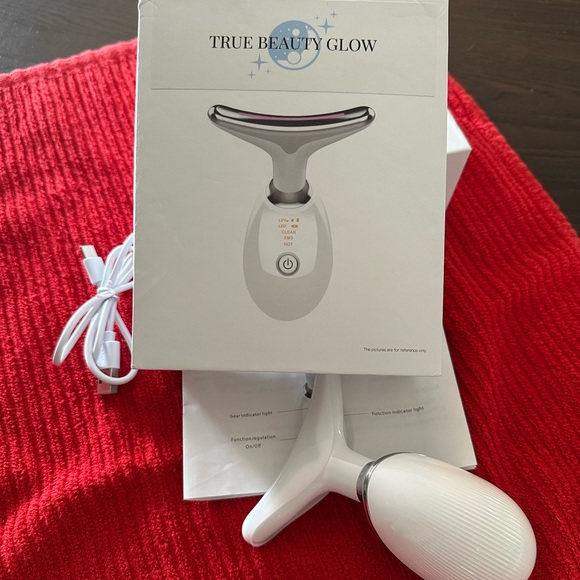 True Beauty Glow Facial Sculptor - Picture 2 of 8